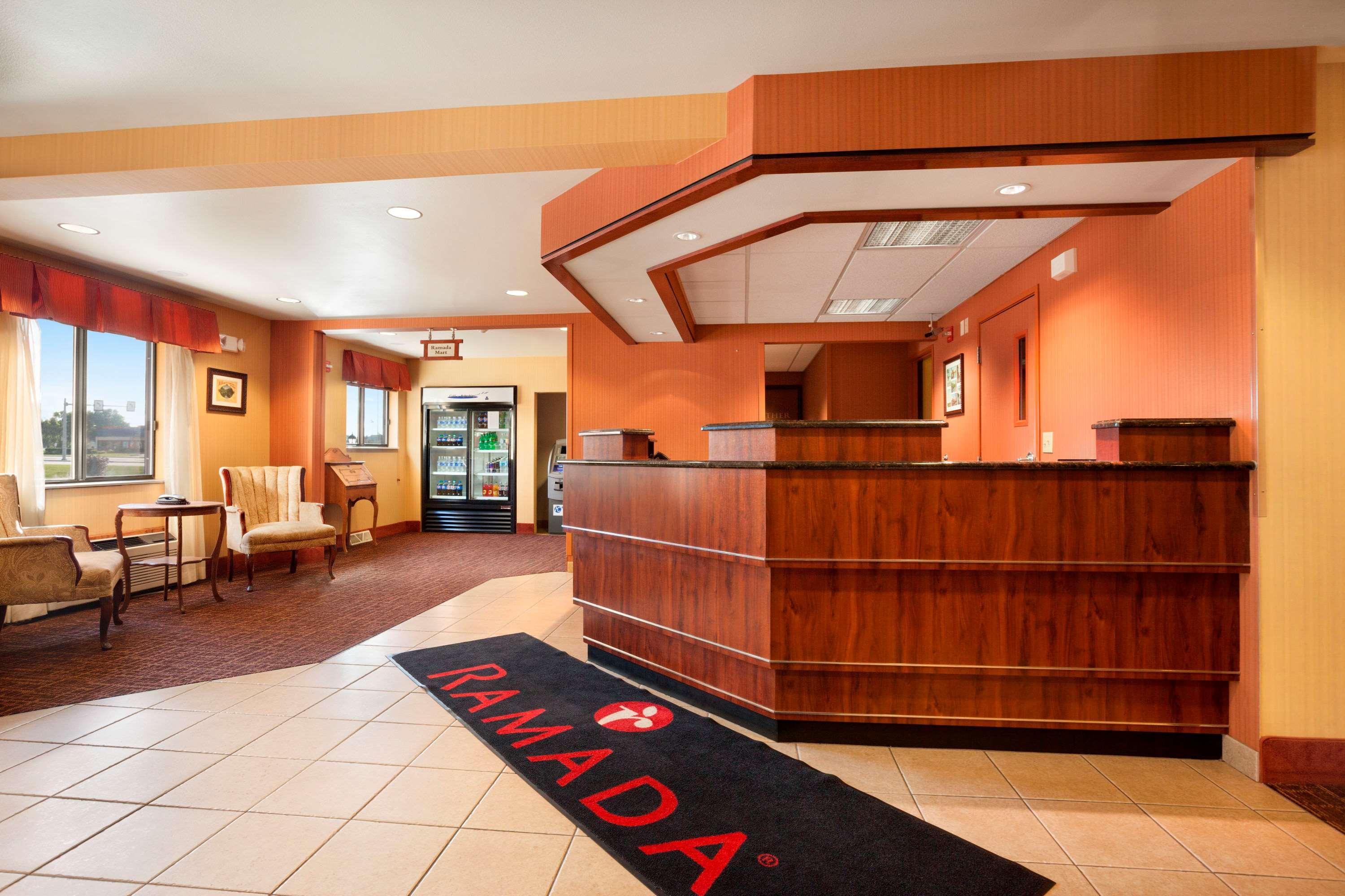 Отель Ramada By Wyndham Wisconsin Dells I-90 Экстерьер фото