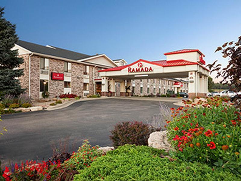 Отель Ramada By Wyndham Wisconsin Dells I-90 Экстерьер фото