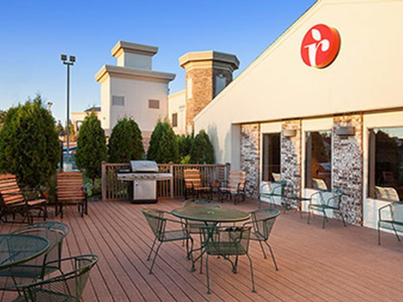 Отель Ramada By Wyndham Wisconsin Dells I-90 Экстерьер фото
