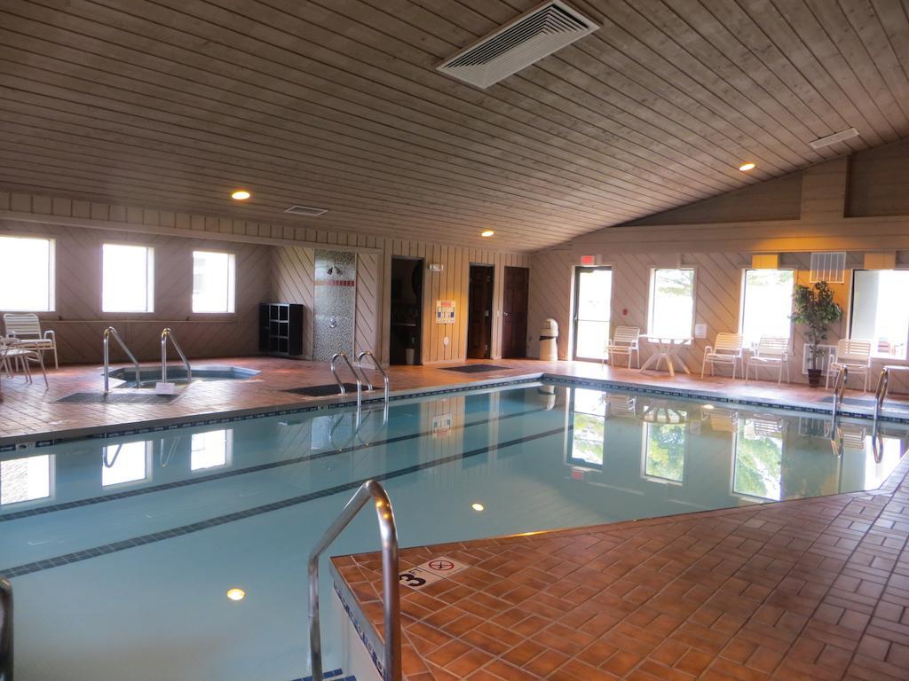 Отель Ramada By Wyndham Wisconsin Dells I-90 Экстерьер фото