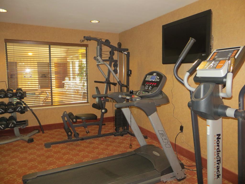 Отель Ramada By Wyndham Wisconsin Dells I-90 Экстерьер фото