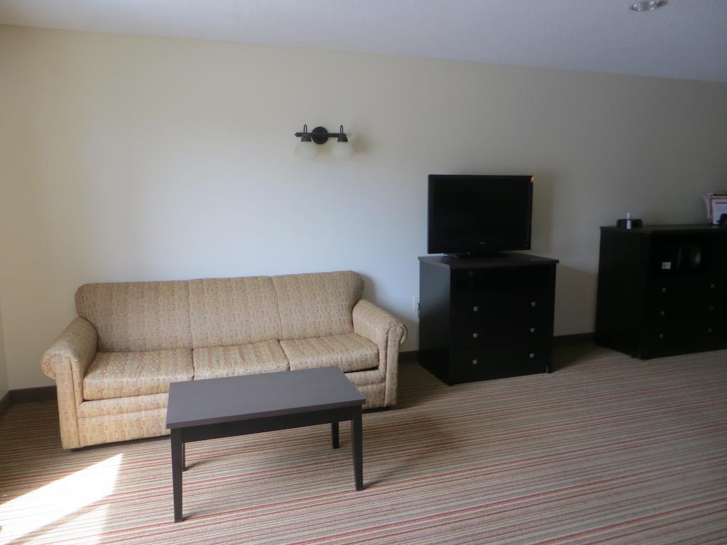 Отель Ramada By Wyndham Wisconsin Dells I-90 Экстерьер фото