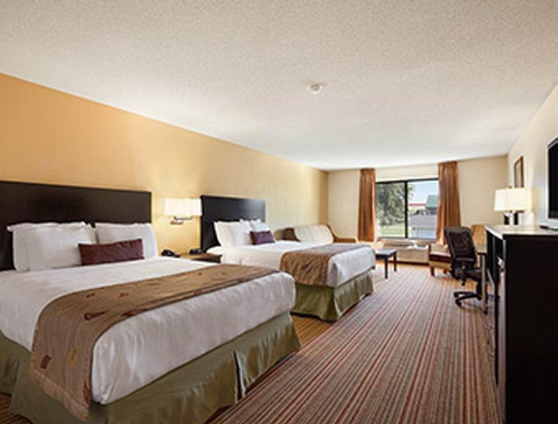 Отель Ramada By Wyndham Wisconsin Dells I-90 Экстерьер фото